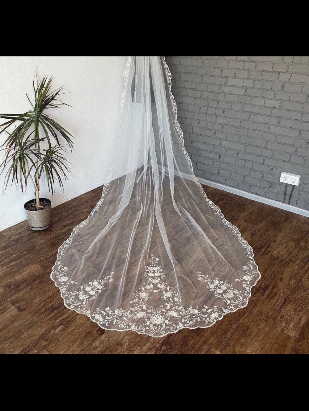 Mantilla Embroidered Bridal Veil with Scalloped Lace Edge - ivory